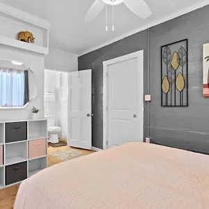  Apartment The Pink Oasis Waterfront 1 Bed Apt United States